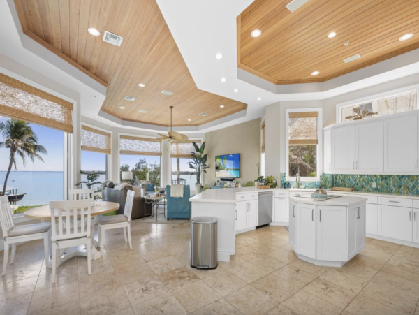 Bay to Gulf  Luxury Five Bedroom Vacation Home with Pool